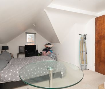 Flat 5 64 Chalk Hill - Photo 2