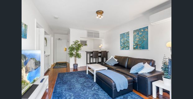 Perfectly Positioned Fully Furnished Apartment - Photo 1