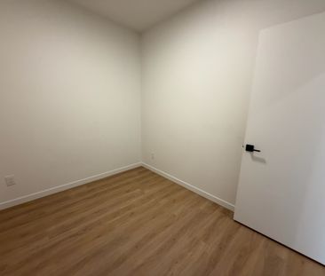 Downtown – Top Floor 2 bed, 1 bath – Avail. Now - Photo 4