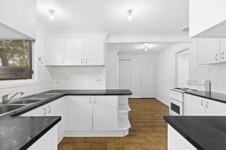 Comfortable Living in Nerang: 3 Bedrooms, Study, & Air-Con - Utilities included - Photo 5