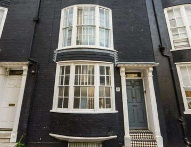 Charles Street Room 4 - Photo 1