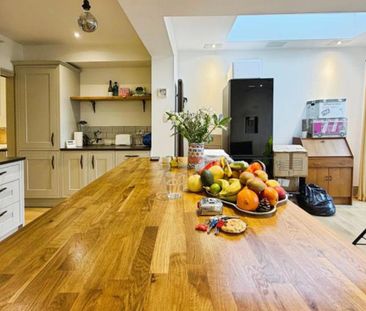 Immaculately presented two-bedroom terraced home in BS7 featuring a... - Photo 5