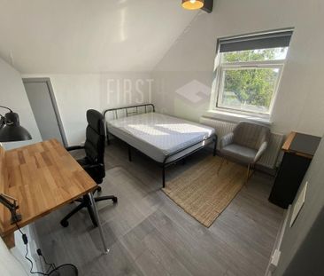 6 bedroom detached house to rent - Photo 2