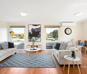 ONLY A STONES THROW AWAY FROM PACIFIC WERRIBEE! - Photo 2