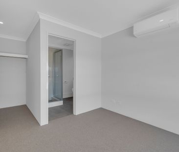 Five Bedroom Home in Madora Bay - Photo 3