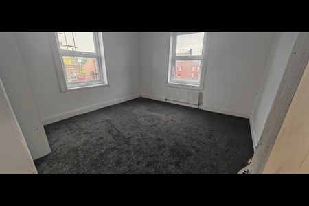3 Bed End Terrace, Cedar Place, LS12 - Photo 2