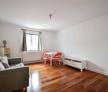 Well presented two bedroom apartment to rent with excellent access ... - Photo 2