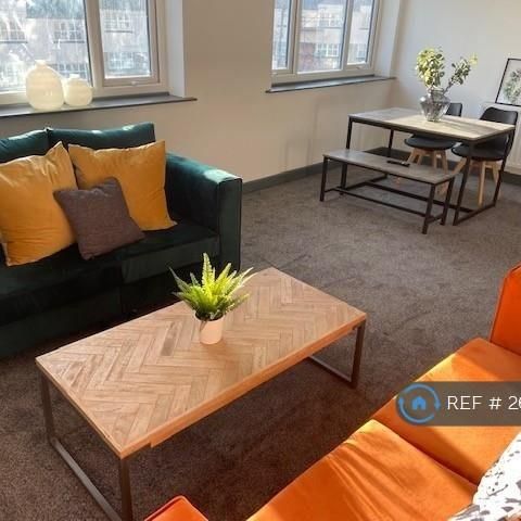 1 bedroom in a flat share to rent - Photo 1