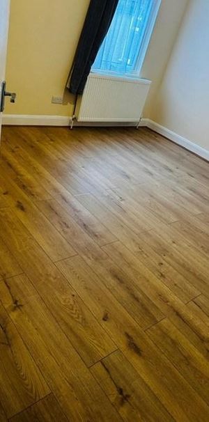 1 bedroom in a flat share to rent - Photo 1