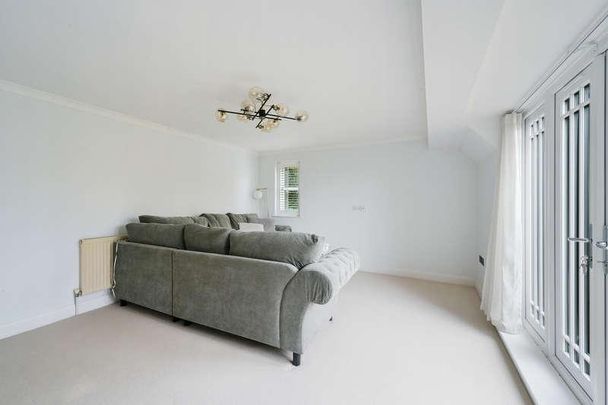 Tepestede Court, CR5 - Photo 1