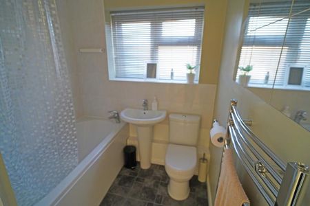 3 bedroom semi-detached house to rent - Photo 5