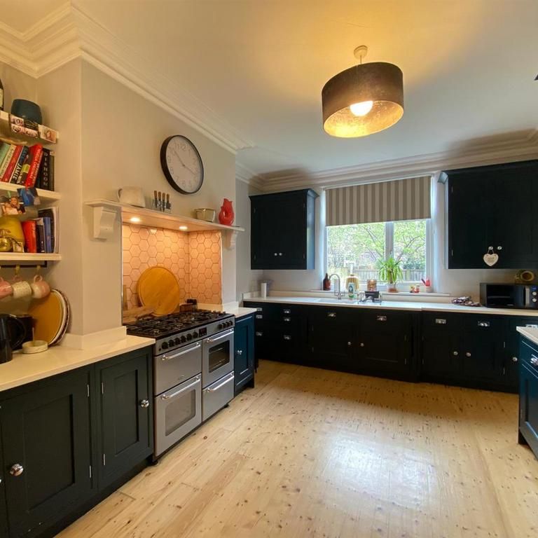 4 bedroom semi-detached house to rent - Photo 1
