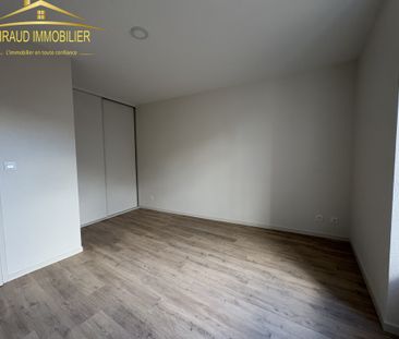 Location Appartement 3 pièces 69m² CHARLIEU 42190 - Photo 3