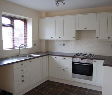 2 bedroom end of terrace house to rent - Photo 2