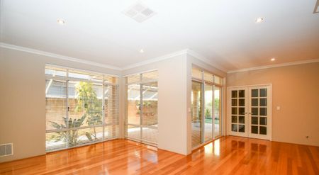 Stunning Family Home in Wannanup - Photo 3