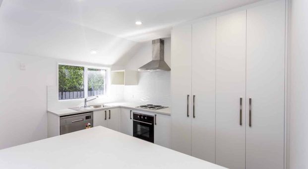 Newly renovated 7 bedroom student accommodation! - Photo 1