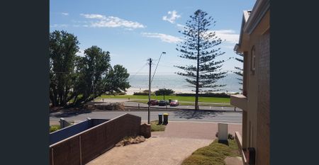 SEA VIEWS - GREAT LOCATION - Photo 5