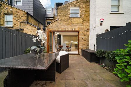 3 bedroom terraced house to rent - Photo 3