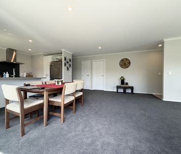 Modern 3-Bedroom House in Wainuiomata - Photo 3