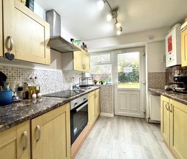 Trevelyan Crescent, Stratford-upon-Avon, CV37 - Photo 4