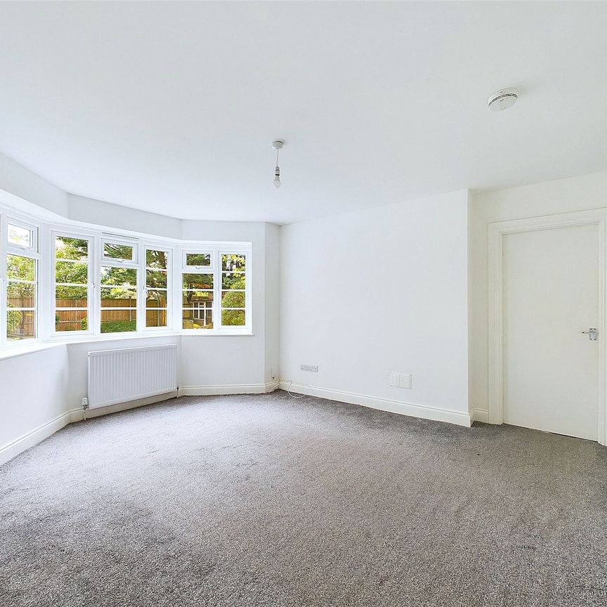 Walpole Court Hampton Road, Twickenham - 1 bedroomProperty for lettings - Chasebuchanan - Photo 1