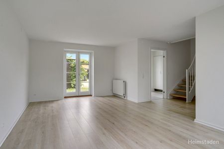 Rækkeshus med skøn gårdhave et stenkast fra vandet - Photo 2