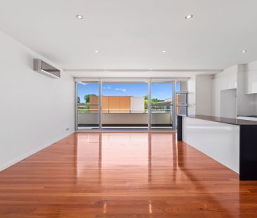 Modern Elegance in Yarralumla - Photo 2