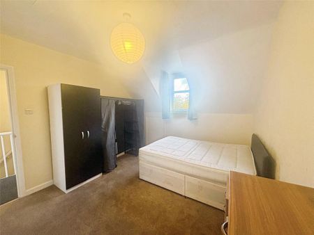 3 bedroom flat to rent - Photo 3