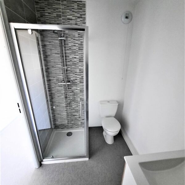 Location Appartement 1 pièce 18m² NIMES 30000 - Photo 1