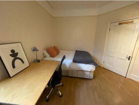 1 bedroom in a house share to rent - Photo 3