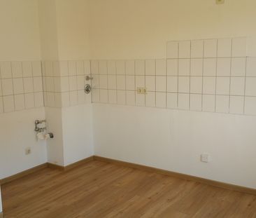 Gute Aussichten! Helle 2-Zimmer-Wohnung mit (halb-) offener Küche i... - Photo 2