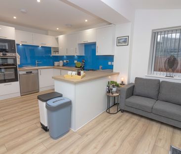 Fabulous shared house within walking distance of hospitals, train s... - Photo 3