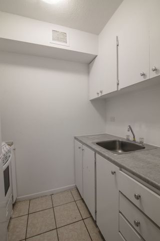 1975 Maisonneuve Blvd West - Photo 2