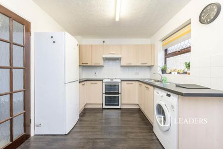 2 bedroom end of terrace house to rent - Photo 4