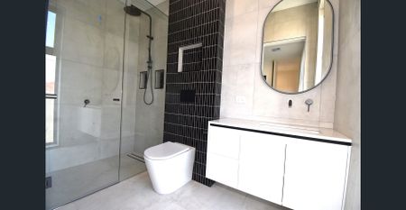 Luxury Townhouse – a Perfect Blend of Style and Space - Photo 5