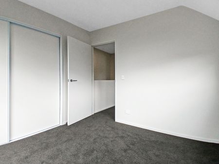 Brand New Spacious Two bedroom Townhouse! - Photo 2