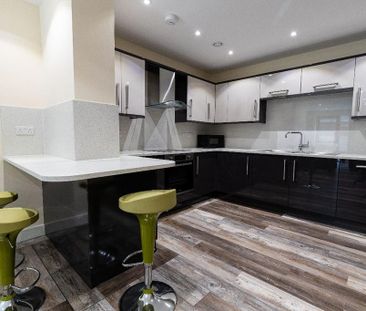 3 bedroom flat to rent - Photo 4