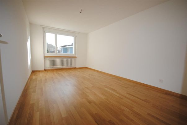 "Near city center and directly at the train station!" - Foto 1