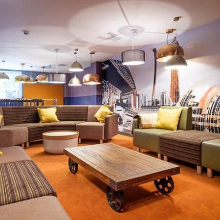 1 bedroom in a flat share to rent - Photo 1