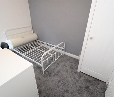 House - Terraced For Rent Laura Street, Pontypridd - Photo 6
