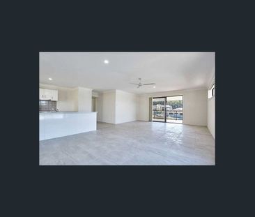 Elevated Spacious Home - Photo 2