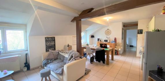 SAINT-CERGUES À LOUER BEL APPARTEMENT T2 AVEC CAVE ET ST - Photo 2