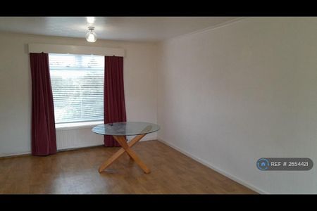 3 bedroom semi-detached house to rent - Photo 3