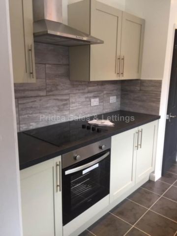 3 bedroom end of terrace house to rent - Photo 3