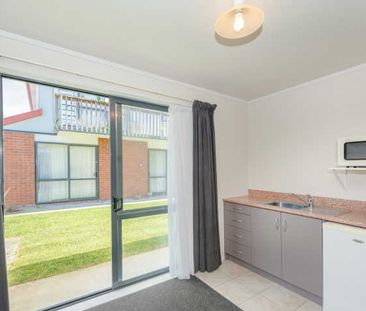These fully furnished studio units have fresh carpet and paint, cre... - Photo 6