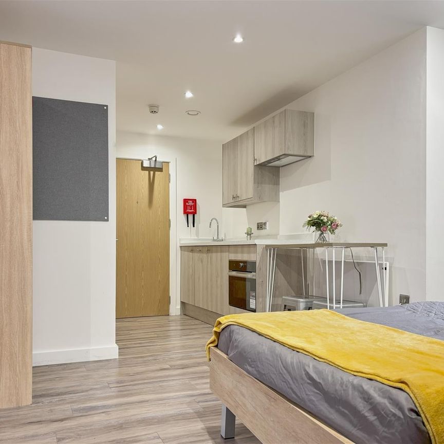 College Green, Bristol - Photo 1