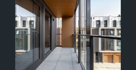 Stunning 4 Bedroom Townhouse in Port Melbourne - Photo 2