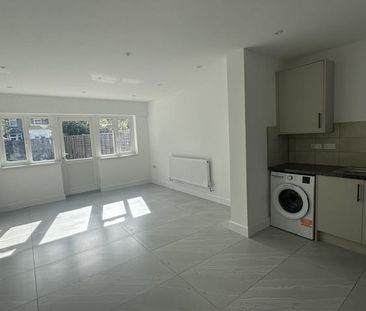 3 bedroom end of terrace house to rent - Photo 6