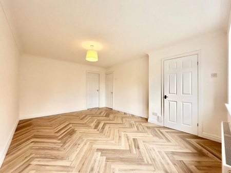 5 bedroom semi-detached house to rent - Photo 3