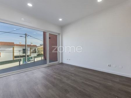 4 room luxury House for rent in Seixal, Distrito de Setúbal - Photo 3